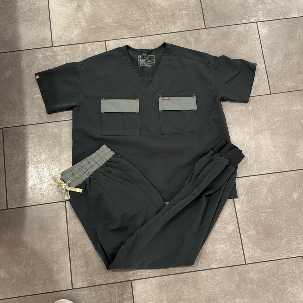Figs bonsai green scrubs